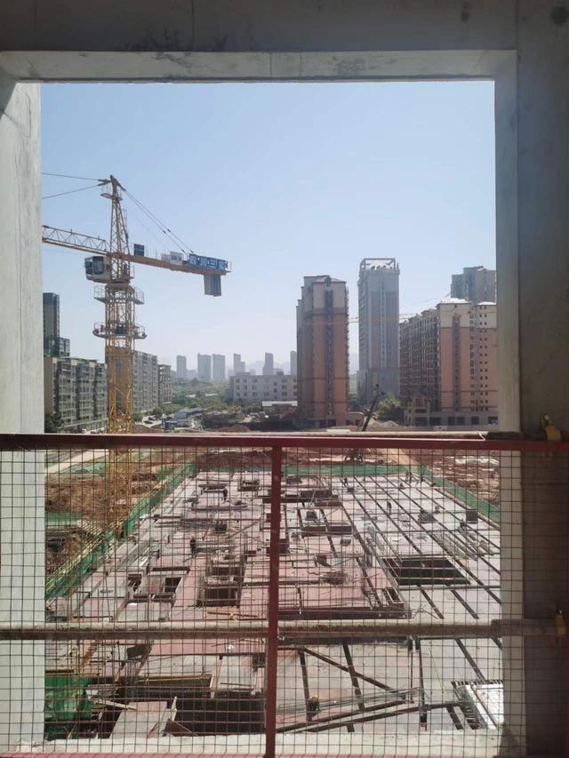感受所見(jiàn)即所得的購(gòu)房體驗(yàn)--岳麓青城“透明超級(jí)工廠(chǎng)”硬核亮相